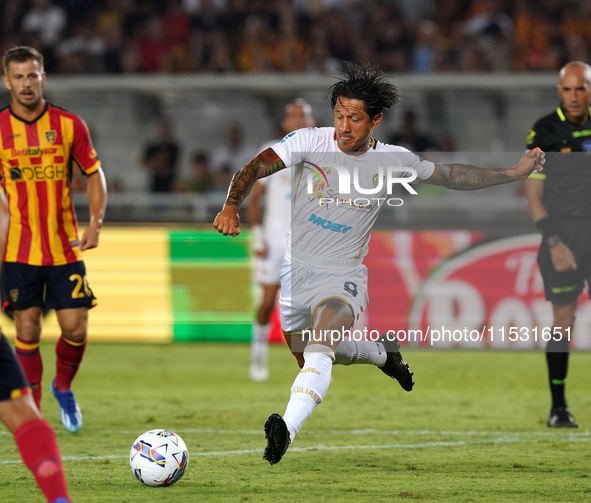 Gianluca Lapadula of Cagliari Calcio is in action during the Serie A match between Lecce and Cagliari in Lecce, Italy, on August 31, 2024. 