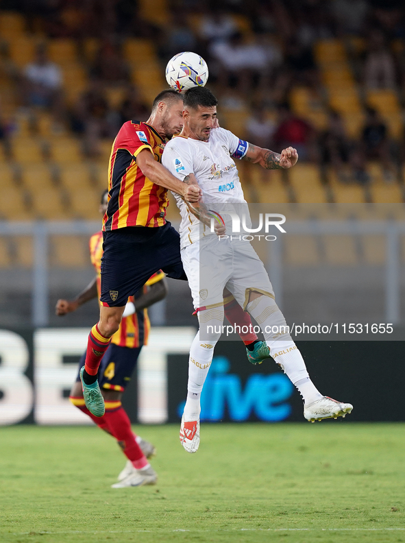 Ylber Ramadani of US Lecce is in action during the Serie A match between Lecce and Cagliari in Lecce, Italy, on August 31, 2024. 