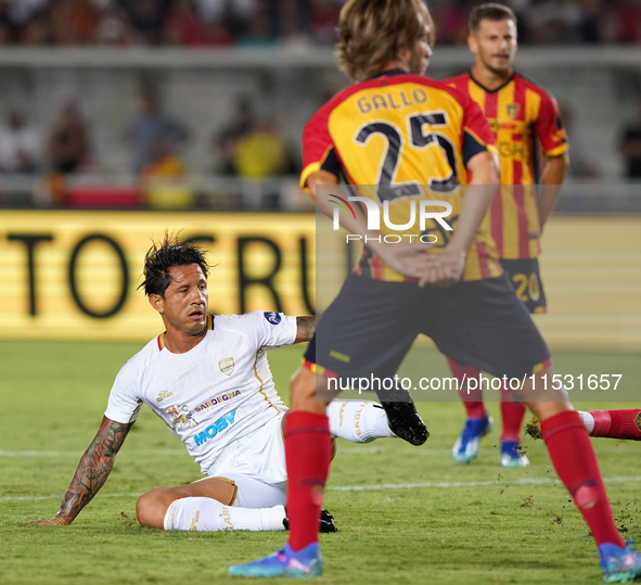 Gianluca Lapadula of Cagliari Calcio is in action during the Serie A match between Lecce and Cagliari in Lecce, Italy, on August 31, 2024. 