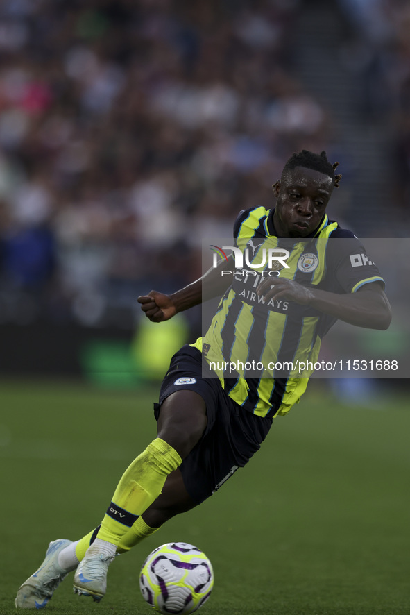 Jeremy Doku of Manchester City is on the ball during the Premier League match between West Ham United and Manchester City at the London Stad...