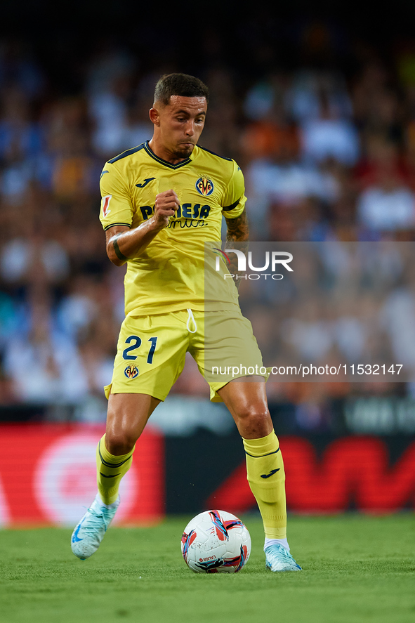 Yeremy Pino of Villarreal CF is in action during the LaLiga EA Sports match between Valencia CF and Villarreal CF at Mestalla stadium in Val...