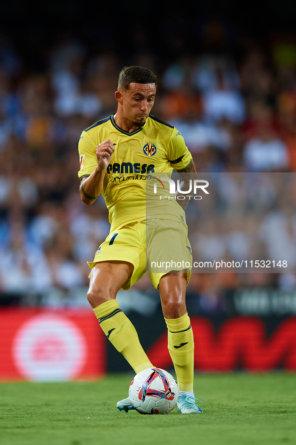 Yeremy Pino of Villarreal CF is in action during the LaLiga EA Sports match between Valencia CF and Villarreal CF at Mestalla stadium in Val...