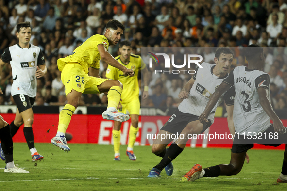 Villarreal's Ayoze Perez Gutierrez scores the 1-1 goal during the La Liga match between Valencia CF and Villarreal CF at Mestalla Stadium in...