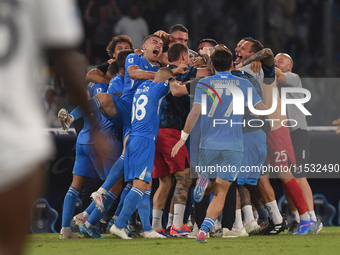 Andre-Frank Zambo Anguissa of SSC Napoli celebrates with team mates after scoring during the Serie A match between SSC Napoli and Parma Calc...