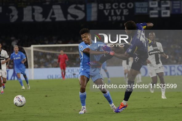 Parma's Zion Suzuki and David Neres of Napoli during the Serie A soccer match between SSC Napoli and Parma Calcio at Stadio Maradona in Napl...