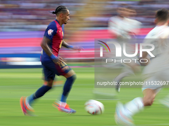 Raphinha Dias plays during the match between FC Barcelona and Real Valladolid CF, corresponding to week 4 of LaLiga EA Sports, at the Lluis...