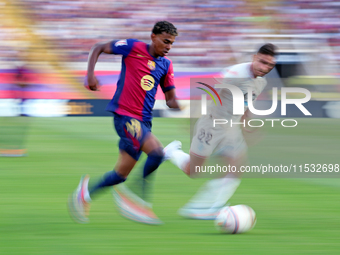 Lamine Yamal plays during the match between FC Barcelona and Real Valladolid CF, corresponding to week 4 of LaLiga EA Sports, at the Lluis C...