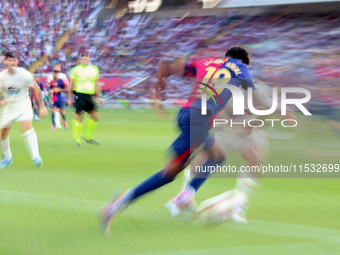 Lamine Yamal plays during the match between FC Barcelona and Real Valladolid CF, corresponding to week 4 of LaLiga EA Sports, at the Lluis C...