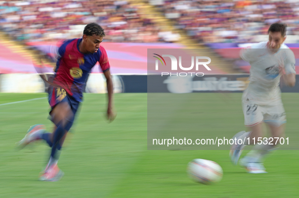 Lamine Yamal plays during the match between FC Barcelona and Real Valladolid CF, corresponding to week 4 of LaLiga EA Sports, at the Lluis C...