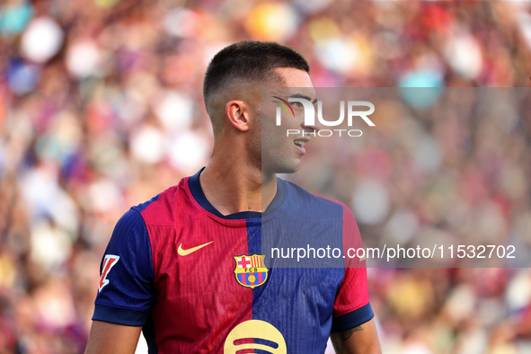 Ferran Torres plays during the match between FC Barcelona and Real Valladolid CF, corresponding to week 4 of LaLiga EA Sports, at the Lluis...