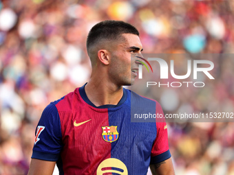 Ferran Torres plays during the match between FC Barcelona and Real Valladolid CF, corresponding to week 4 of LaLiga EA Sports, at the Lluis...