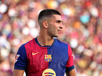 Ferran Torres plays during the match between FC Barcelona and Real Valladolid CF, corresponding to week 4 of LaLiga EA Sports, at the Lluis...