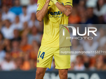 Santi Comesana Veiga of Villarreal CF reacts during the LaLiga EA Sports match between Valencia CF and Villarreal CF at Mestalla stadium in...