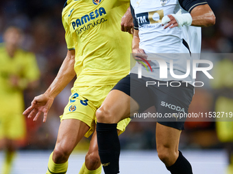 Diego Lopez (R) of Valencia CF competes for the ball with Sergi Cardona of Villarreal CF during the LaLiga EA Sports match between Valencia...