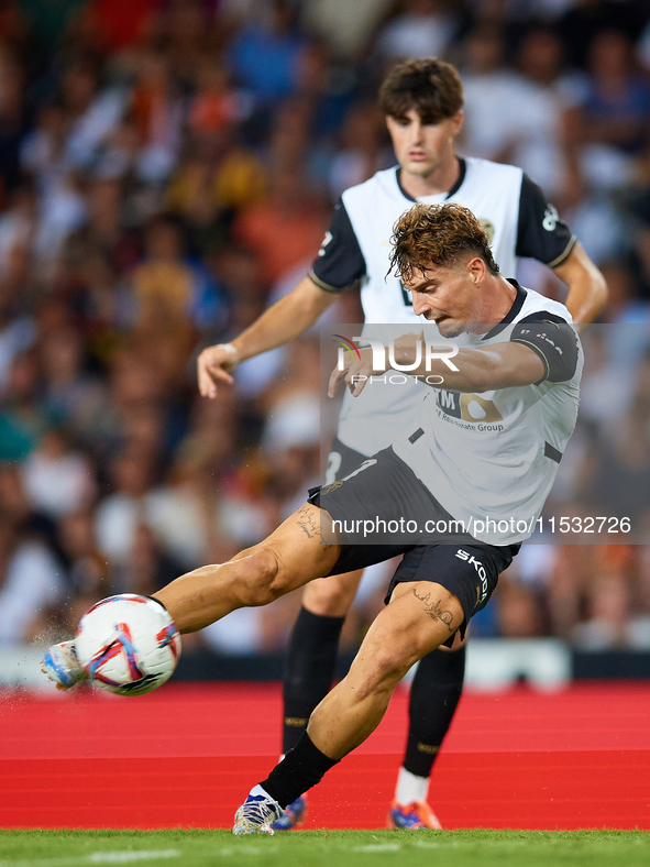 Sergi Canos of Valencia CF is in action during the LaLiga EA Sports match between Valencia CF and Villarreal CF at Mestalla stadium in Valen...