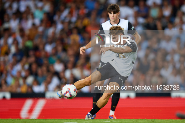 Sergi Canos of Valencia CF is in action during the LaLiga EA Sports match between Valencia CF and Villarreal CF at Mestalla stadium in Valen...