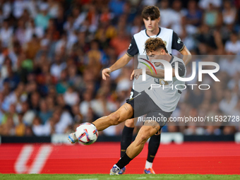 Sergi Canos of Valencia CF is in action during the LaLiga EA Sports match between Valencia CF and Villarreal CF at Mestalla stadium in Valen...