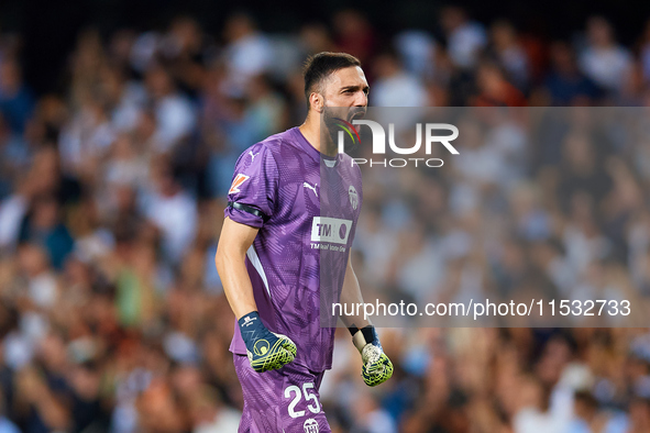 Giorgi Mamardashvili of Valencia CF reacts during the LaLiga EA Sports match between Valencia CF and Villarreal CF at Mestalla stadium in Va...