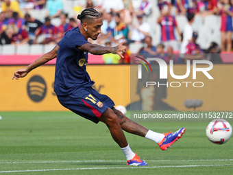 Raphinha Dias plays during the match between FC Barcelona and Real Valladolid CF, corresponding to week 4 of LaLiga EA Sports, at the Lluis...