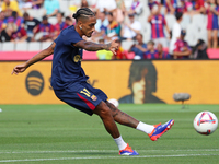 Raphinha Dias plays during the match between FC Barcelona and Real Valladolid CF, corresponding to week 4 of LaLiga EA Sports, at the Lluis...