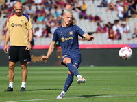 Dani Olmo plays during the match between FC Barcelona and Real Valladolid CF, corresponding to week 4 of LaLiga EA Sports, at the Lluis Comp...