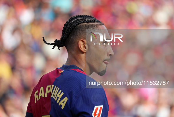 Raphinha Dias plays during the match between FC Barcelona and Real Valladolid CF, corresponding to week 4 of LaLiga EA Sports, at the Lluis...