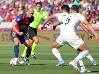 Dani Olmo plays during the match between FC Barcelona and Real Valladolid CF, corresponding to week 4 of LaLiga EA Sports, at the Lluis Comp...