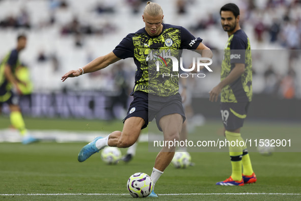 Erling Haaland of Manchester City warms up during the Premier League match between West Ham United and Manchester City at the London Stadium...