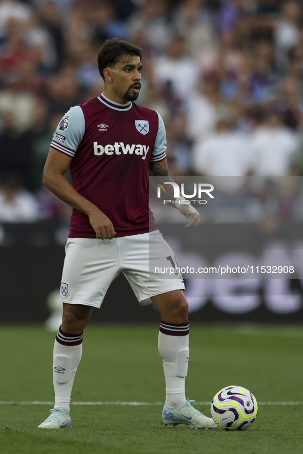 Lucas Paqueta of West Ham United on the ball during the Premier League match between West Ham United and Manchester City at the London Stadi...