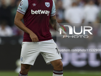 Lucas Paqueta of West Ham United on the ball during the Premier League match between West Ham United and Manchester City at the London Stadi...