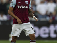 Lucas Paqueta of West Ham United on the ball during the Premier League match between West Ham United and Manchester City at the London Stadi...