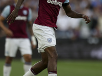 Aaron Wan-Bissaka of West Ham United on the ball during the Premier League match between West Ham United and Manchester City at the London S...