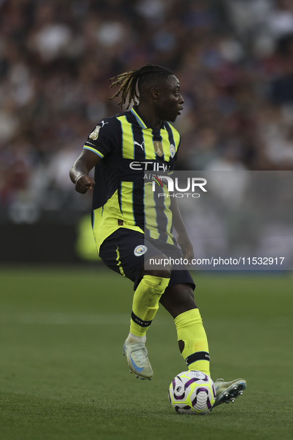 Jeremy Doku of Manchester City on the ball during the Premier League match between West Ham United and Manchester City at the London Stadium...