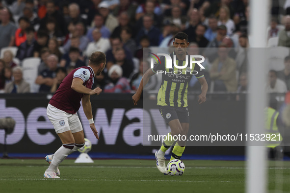 Matheus Nunes of Manchester City on the ball during the Premier League match between West Ham United and Manchester City at the London Stadi...