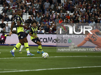 Mohammed Kudus of West Ham United shoots at goal during the Premier League match between West Ham United and Manchester City at the London S...