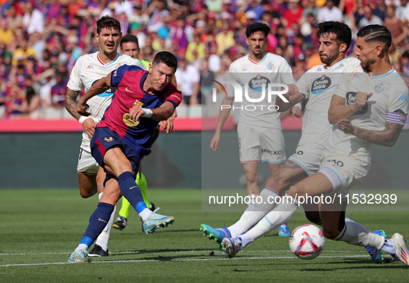 Robert Lewandowski plays during the match between FC Barcelona and Real Valladolid CF, corresponding to week 4 of LaLiga EA Sports, at the L...