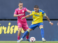 Brian Ocampo of Cadiz CF competes for the ball with Luismi Cruz of CD Tenerife during the Liga Hypermotion match between Cadiz CF and CD Ten...