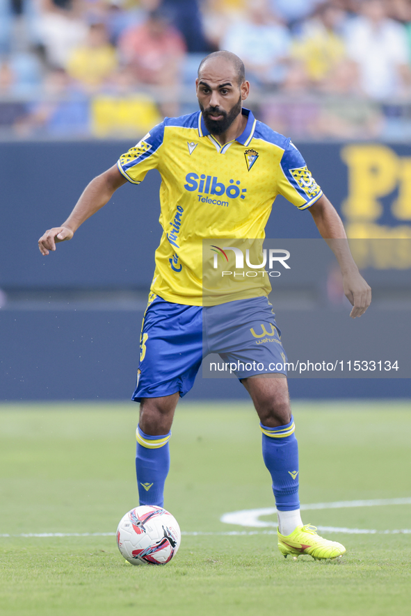 Rafael ''Fali'' Jimenez of Cadiz CF controls the ball during the Liga Hypermotion match between Cadiz CF and CD Tenerife at Nuevo Mirandilla...