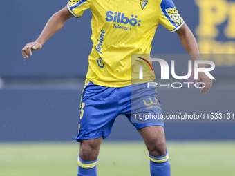 Rafael ''Fali'' Jimenez of Cadiz CF controls the ball during the Liga Hypermotion match between Cadiz CF and CD Tenerife at Nuevo Mirandilla...