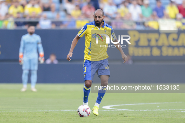 Rafael ''Fali'' Jimenez of Cadiz CF controls the ball during the Liga Hypermotion match between Cadiz CF and CD Tenerife at Nuevo Mirandilla...