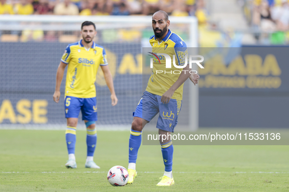 Rafael ''Fali'' Jimenez of Cadiz CF controls the ball during the Liga Hypermotion match between Cadiz CF and CD Tenerife at Nuevo Mirandilla...