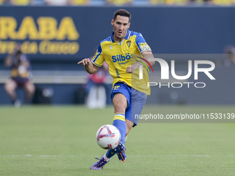 Joseba Zaldua of Cadiz CF passes the ball during the Liga Hypermotion match between Cadiz CF and CD Tenerife at Nuevo Mirandilla in Seville,...