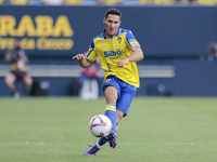 Joseba Zaldua of Cadiz CF passes the ball during the Liga Hypermotion match between Cadiz CF and CD Tenerife at Nuevo Mirandilla in Seville,...