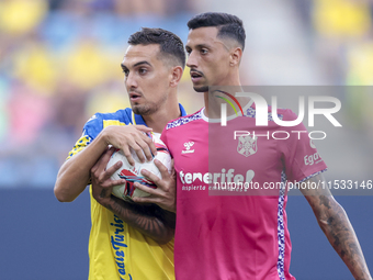 Gonzalo Escalante of Cadiz CF and Maikel Mesa of CD Tenerife during the Liga Hypermotion match between Cadiz CF and CD Tenerife at Nuevo Mir...