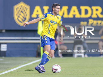 Joseba Zaldua of Cadiz CF controls the ball during the Liga Hypermotion match between Cadiz CF and CD Tenerife at Nuevo Mirandilla in Sevill...