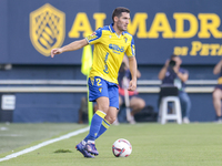 Joseba Zaldua of Cadiz CF controls the ball during the Liga Hypermotion match between Cadiz CF and CD Tenerife at Nuevo Mirandilla in Sevill...