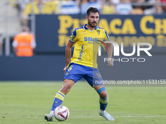 Victor Chust of Cadiz CF controls the ball during the Liga Hypermotion match between Cadiz CF and CD Tenerife at Nuevo Mirandilla in Seville...