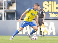 Ruben Alcaraz of Cadiz CF runs with the ball during the Liga Hypermotion match between Cadiz CF and CD Tenerife at Nuevo Mirandilla in Sevil...