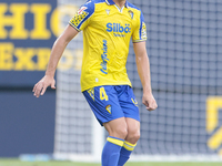 Ruben Alcaraz of Cadiz CF controls the ball during the Liga Hypermotion match between Cadiz CF and CD Tenerife at Nuevo Mirandilla in Sevill...