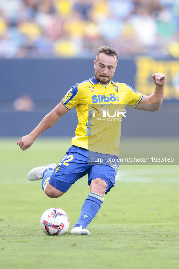 Javi Ontiveros of Cadiz CF makes a center to the area during the Liga Hypermotion match between Cadiz CF and CD Tenerife at Nuevo Mirandilla...